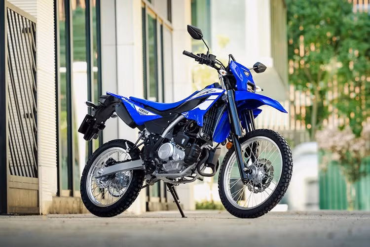 Yamaha WR125R 2025 thế hệ mới - mẫu môtô địa hình phân khối nhỏ chính thức ra mắt. Vẫn dựa trên nền tảng khung thế hệ cũ nhưng xe mang thiết kế mới tối ưu hơn và bổ sung hàng loạt trang bị.