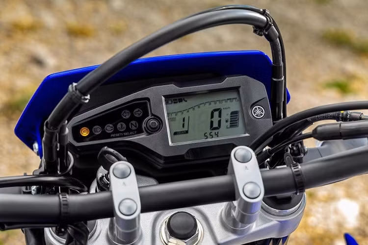 Bàng đồng hồ WR125R được thiết kế lại, các vị trí đèn báo có thay đổi và có thể kết nối điện thoại với phần mềm MyRide.