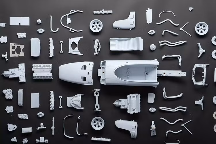 Chiến thắng đầu tiên của Honda tại giải đua Công thức 1 diễn ra một năm sau khi ra mắt, tại Giải đua ôtô Công thức 1 Mexico năm 1965. Với tay đua Richie Ginther cầm lái, chiếc xe đua sản xuất tại Nhật Bản không chỉ giành chiến thắng mà còn làm được điều đó một cách xuất sắc, dẫn đầu trong mọi vòng đua.