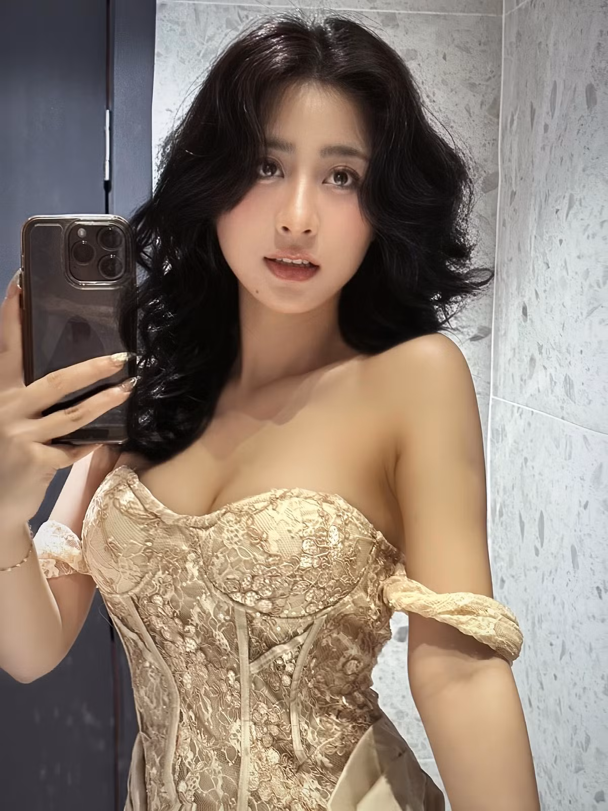 Thậm chí, nhiều netizen còn nhận xét, video này của Hani Nguyễn không chỉ là một sản phẩm giải trí mà còn là nguồn cảm hứng cho nhiều bạn trẻ, đặc biệt là những cô gái cùng cá tính.