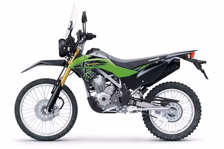 Hiện, tất cả các dòng Kawasaki KLX150 đang bán ra tại thị trường châu Á đã trở thành một lựa chọn phổ biến cho những người yêu thích xe môtô địa hình. Tại thị trường Việt Nam, dòng xe này cũng được khá nhiều bạn trẻ tin dùng bởi tính đa dụng, đi kèm mức giá khá hợp lý...