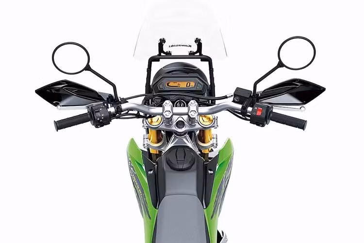 Kawasaki đã phối màu và thiết kế tem xe gợi nhớ trực tiếp về các dòng KLX từ thập niên 80-90 của Thế kỷ XX. Do dựa trên KLX150L, bản XPL dùng vành 21-18 inch để đem tới khả năng vượt địa hình cao hơn. Đi kèm vành trước là lốp bản 2,75-21 45P.