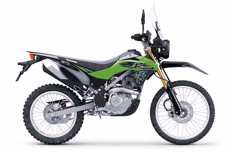 Tiếp tục duy trì thành công của dòng xe, Kawasaki lại vừa tiếp tục tung thêm một biến thể mới của KLX150 là XPL 2027 mới. Về cơ bản, KLX150XPL là một chiếc KLX150L nhưng được cải tiến để có dáng hoài cổ hơn và đi đường trường thoải mái hơn.