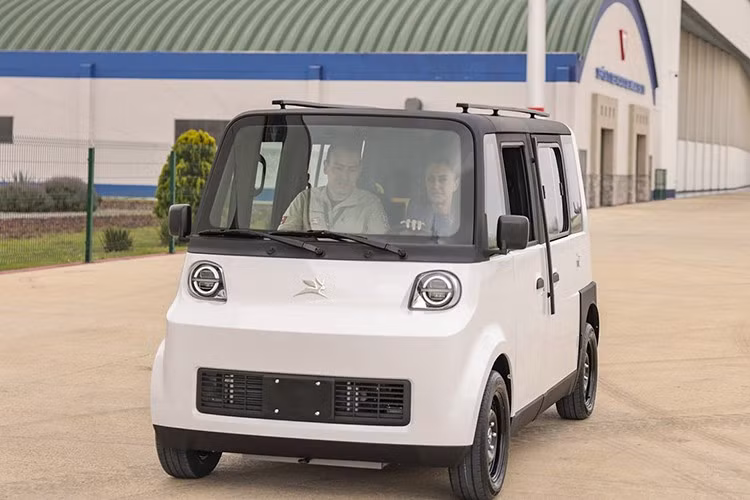 Theo hãng Olinia, trong khi một chiếc taxi sử dụng động cơ đốt trong thông thường có chi phí vận hành lên tới 2,4 Peso (0,14 USD) cho mỗi km và xe máy tiêu tốn khoảng 1,18 Peso (0,07 USD) mỗi km, Uno chỉ tốn khoảng 0,5 Peso (0,03 USD) cho mỗi km.