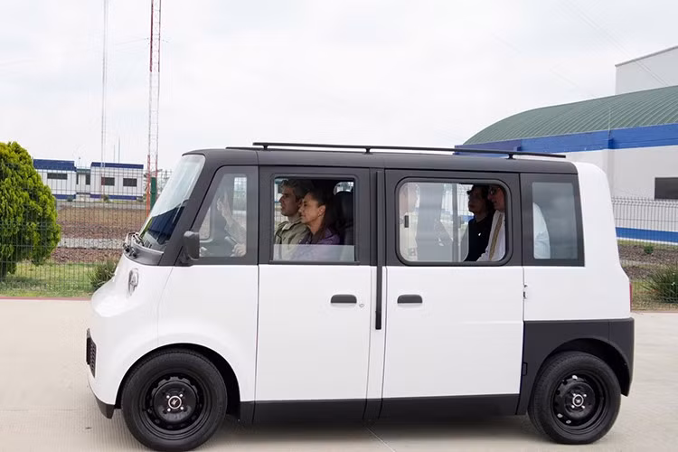 Giá bán được xem là một trong những điểm hấp dẫn nhất của mẫu xe này. Uno có giá khởi điểm chỉ 150.000 Peso, tương đương chưa tới 8.600 USD (tương đương khoảng 227 triệu đồng). Ngoài giá bán, mẫu xe điện này còn có chi phí sử dụng hấp dẫn.