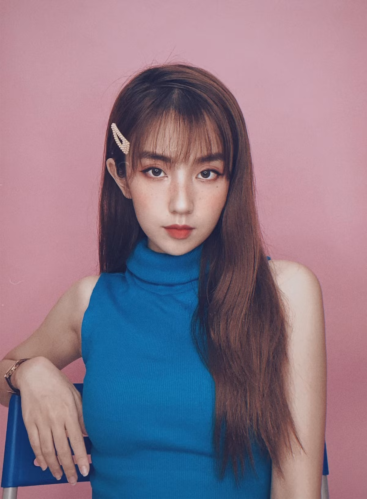 Trước đó, Bùi Khánh Hà từng được so sánh với diễn viên Hàn Quốc Park Min Young vì những đường nét có phần giống nhau trên khuôn mặt.