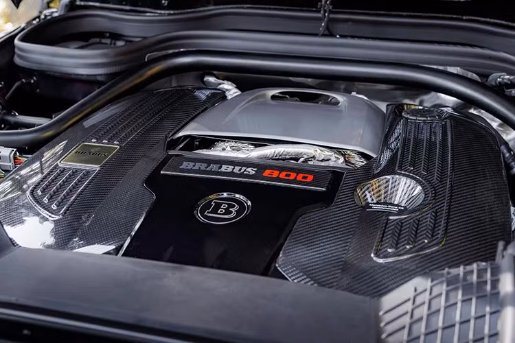 Tuy nhiên, dưới bàn tay của Brabus, công suất đã tăng lên mức 800 mã lực, tức là con số "800" trong tên gọi, tương đương với 788 mã lực phanh và 588 kilowatt.