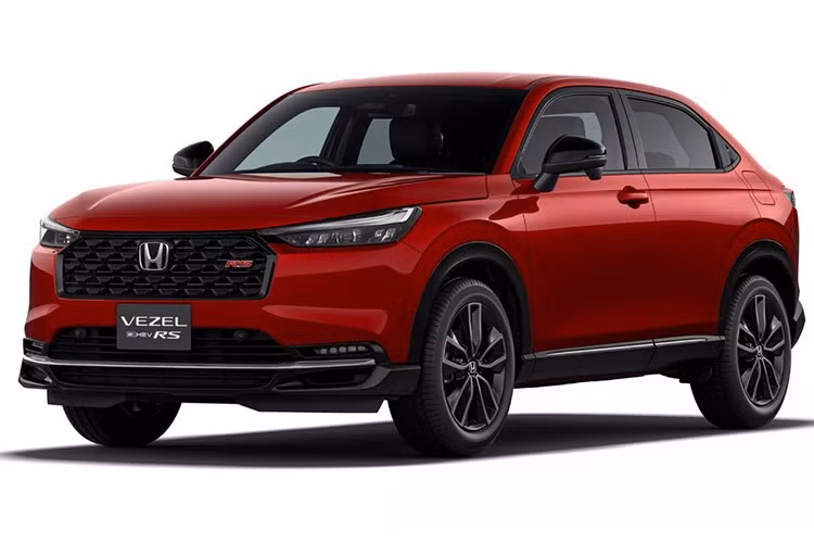 Honda Vezel e:HEV RS 2026 sẽ được bán ra tại Nhật Bản từ tháng 10/2025 với mức giá 3.748.800 yên (khoảng 25.500 USD) cho bản FWD và 3.968.800 yên (27.000 USD) cho bản AWD. Mức giá này cao hơn khoảng 480.700 yên (3.300 USD) so với bản e:HEV Z.