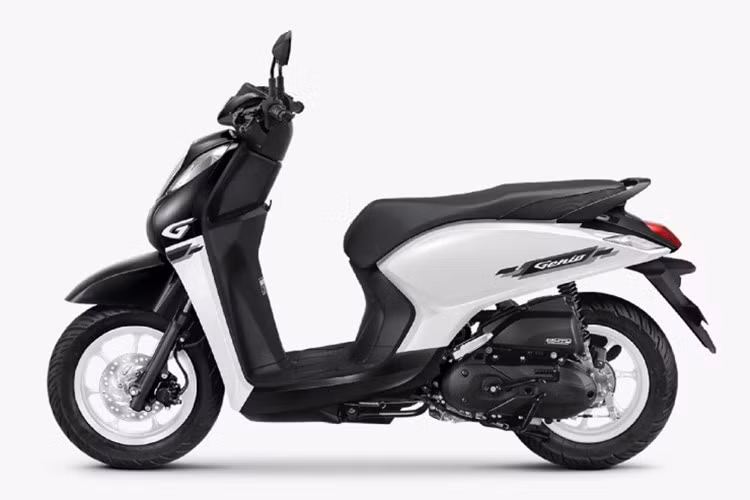 Cao cấp hơn là Honda Genio CBS-ISS, được trang bị Hệ thống dừng tạm thời (ISS), mang phong cách tối giản và thanh lịch với ba tùy chọn màu mới: Nâu Mờ, Xanh Mờ và Đen Mờ Fabulous, giá bán 20.695.000 IDR (32,94 triệu đồng).