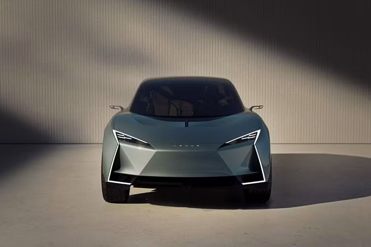 Hiện Lexus chưa xác nhận liệu bất kỳ mẫu nào trong số ba concept này sẽ bước vào dây chuyền sản xuất. Tuy nhiên, những thiết kế táo bạo tại Japan Mobility Show cho thấy hãng đang thử nghiệm nhiều định hướng mới nhằm làm mới dòng LS trong tương lai – từ minivan cỡ lớn đến xe đô thị siêu nhỏ.