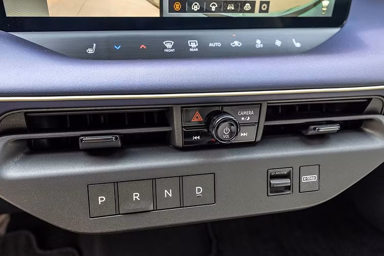 Thông số kỹ thuật của Nissan Leaf bản tiêu chuẩn hiện vẫn chưa được công bố. Tuy nhiên, phạm vi hoạt động của bản này dự kiến sẽ thấp hơn mức 460-485 km của các bản S+, SV+ và Platinum+ cao cấp hơn.