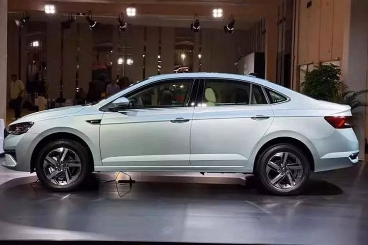 Mẫu xe sedan Skoda Slavia đã đạt doanh số gần 80.000 xe tại Ấn Độ kể từ khi ra mắt. Theo Skoda, mẫu sedan này chiếm gần 30% thị phần trong phân khúc khiến việc nâng cấp trở nên quan trọng nhằm duy trì vị thế trên thị trường.