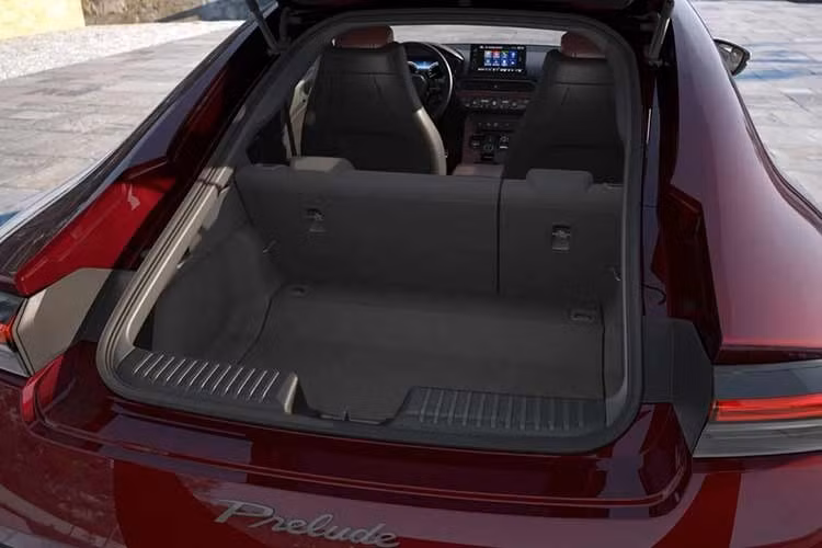 Không mang cấu hình Type R, Prelude hướng tới nhóm khách hàng muốn một mẫu coupe có khả năng vận hành thú vị nhưng không nhất thiết cần thiết kế quá hầm hố hay hộp số sàn.