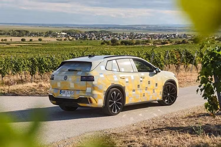Theo tạp chí Autocar, ID. Tiguan sẽ được trang bị các mô-tơ điện APP và AKA thế hệ mới nhất. Tuy nhiên, công suất vẫn giữ nguyên ở các mức 190 mã lực, 286 mã lực và 299 mã lực như trước đây. Lợi ích chính nằm ở hiệu suất năng lượng.
