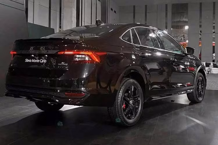 Đáng tiếc là hệ thống an toàn chủ động ADAS tiếp tục không được trang bị cho Skoda Slavia 2027 thế hệ mới, kém hơn 1 số đối thủ cùng phân khúc. Sự thiết sót này có thể khiến một số khách hàng cân nhắc trước khi xuống tiền mua xe.