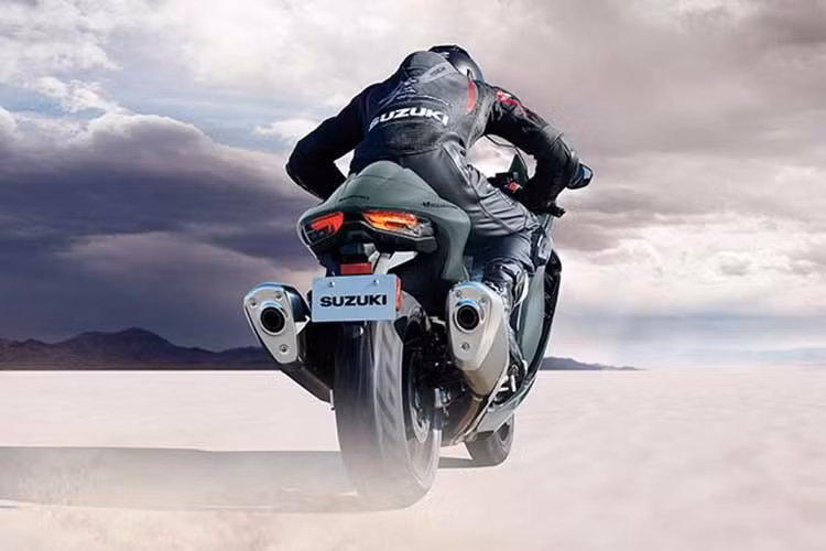 Tại thị trường Bắc Mỹ, mẫu siêu môtô Suzuki Hayabusa 2027 có giá bán 19.699 USD (khoảng 518 triệu đồng), phiên bản Special Edition có giá bán 20.399 USD (tương đương khoảng 536,5 triệu đồng).