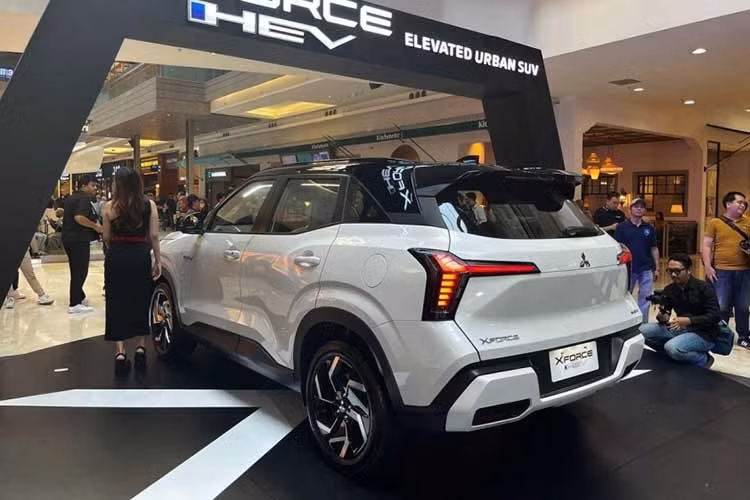 Ông Keisuke Kishiura, Chủ tịch kiêm Giám đốc điều hành của (COO) Mitsubishi, cho biết: "Xforce HEV mang đến trải nghiệm vận hành bằng mô-tơ điện trong phần lớn thời gian, kết hợp giữa khả năng thân thiện với môi trường và cảm giác lái mạnh mẽ, mượt mà đặc trưng của các phương tiện điện hóa".