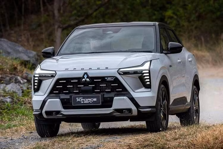 Sự xuất hiện của Xforce HEV cũng làm dấy lên kỳ vọng về khả năng mẫu xe này sẽ được phân phối tại các thị trường Đông Nam Á khác như Việt Nam. Phiên bản động cơ xăng của mẫu xe này đã ra mắt Việt Nam vào hồi tháng 1/2024 và hiện là một trong những sản phẩm chủ lực của thương hiệu Mitsubishi. Trong 6 tháng đầu năm nay, Mitsubishi đã bán tổng cộng 6.299 chiếc Xforce cho người Việt.