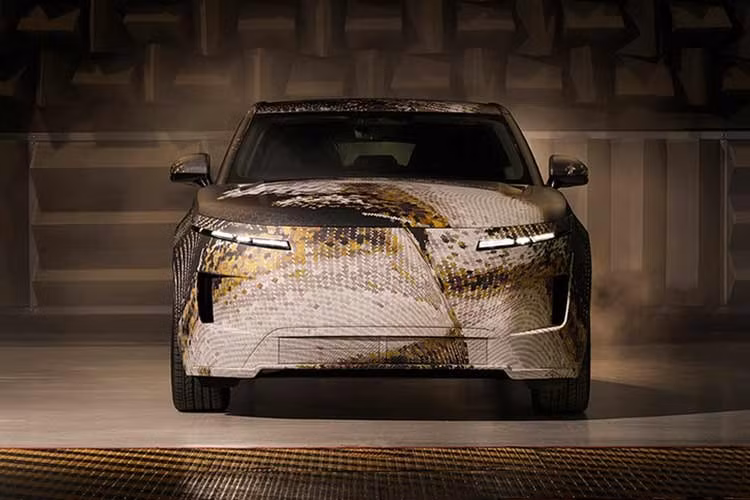 Nhà sản xuất cho biết sẽ tiếp tục công bố thêm các thông tin về Range Rover GT vào cuối năm nay. Đây được xem là bước đi tiếp theo trong chiến lược điện hóa của thương hiệu, đồng thời mở rộng danh mục sản phẩm với mẫu xe GT đầu tiên mang logo Range Rover.