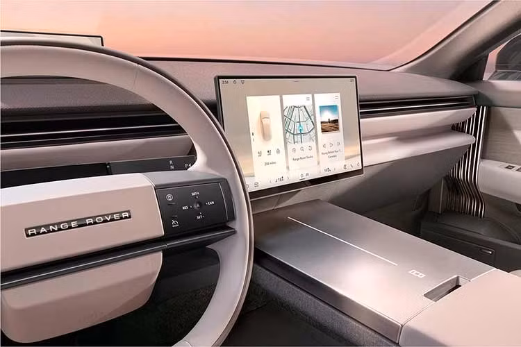 Range Rover cho biết, thiết kế nội thất của GT hướng đến việc giảm thiểu các yếu tố gây xao nhãng về thị giác và âm thanh, đồng thời tối ưu khả năng tương tác giữa người dùng và xe thông qua hệ thống điều khiển bằng giọng nói. Đây sẽ là mẫu xe đầu tiên của thương hiệu sử dụng nền tảng EMA và được sản xuất tại nhà máy Halewood (Vương quốc Anh).