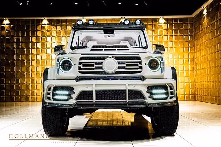 Chiếc xe Mansory Gronos P850 này hiện đang ở châu Âu và chỉ được bán ra thị trường xuất khẩu, vì vậy giá của nó rất đắt đỏ lên đến 585.000 € (tương đương 685.500 USD - khoảng 17,8 tỷ đồng) tại thời điểm viết bài.