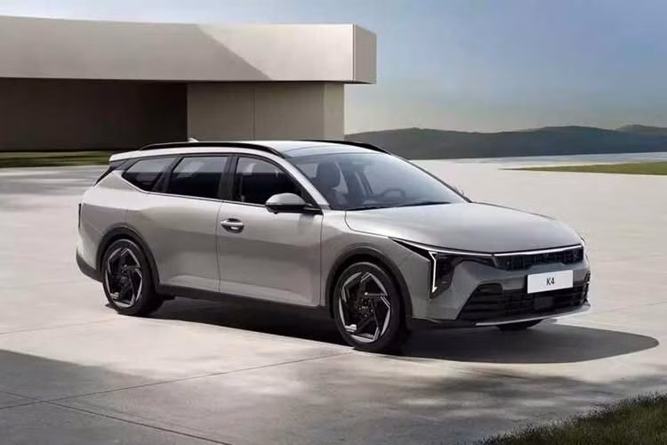 Chắc hẳn bạn đã nghe nói về Kia K4 2026 rồi. Xe có cả phiên bản hatchback và sedan, và bạn có thể mua nó ở Bắc Mỹ, Úc, châu Âu và Trung Đông. Hãng xe Hàn Quốc này thực tế sản xuất K4 tại nhà máy Nuevo Leon ở Monterrey, Mexico, và mới đây đã cho ra mắt biến thể Kia K4 Sportswagon.