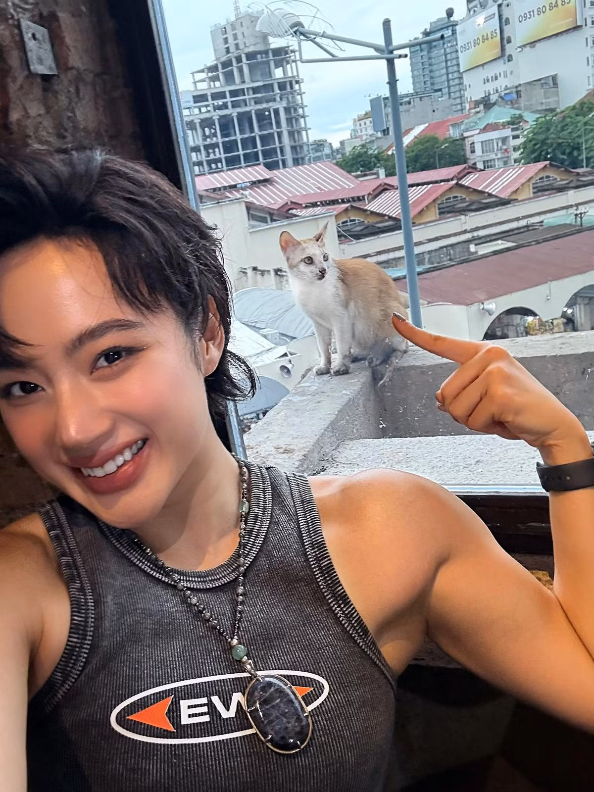 Angela Phương Trinh vẫn duy trì chế độ ăn chay - vốn khiến quá trình tập luyện thử thách hơn - nhưng nhờ kiên trì, kết quả vẫn rất ấn tượng.