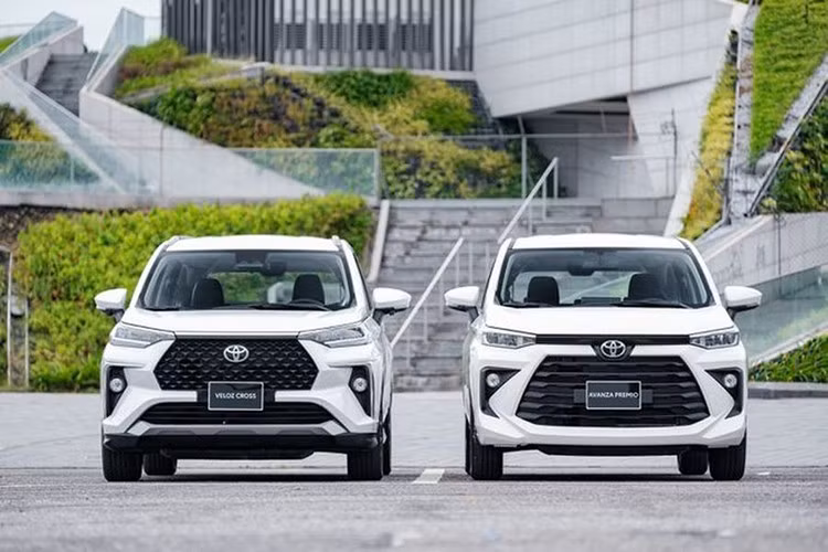 Trong khi đó, Toyota Veloz Cross và Avanza Premio cũng nhập cuộc với ưu đãi 100% lệ phí trước bạ và 1 năm bảo hiểm thân vỏ. Tổng giá trị khuyến mại dao động từ 64,7 đến 75 triệu đồng, tùy từng dòng xe.