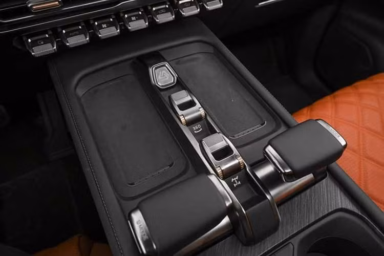 Sự xuất hiện của G919 diễn ra trong bối cảnh thị trường SUV địa hình điện hóa tại Trung Quốc đang tăng trưởng nhanh. Nhiều thương hiệu trong nước đã liên tục giới thiệu các mẫu xe mới như Zeekr 9X, Zeekr 8X hay các dòng sản phẩm từ Tank, Fang Cheng Bao và Yangwang.