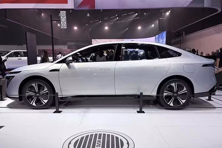 Nissan Primera EV 2026 chạy điện là một trong những sản phẩm tiên phong nằm trong chiến lược hành động mang tên "From China" do hãng xe Nhật Bản xây dựng. Định hướng này xác lập vai trò của Nissan Trung Quốc như một trung tâm nghiên cứu, đổi mới sáng tạo và sản xuất cốt lõi cho các dòng xe toàn cầu trong giai đoạn tới.