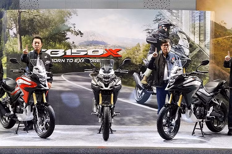 Astra Honda Motor (AHM), đơn vị sản xuất và phân phối xe máy Honda tại Indonesia vừa giới thiệu phiên bản 2025 của mẫu xe hành trình phượt (adventure-touring) cỡ nhỏ Honda CB150X.