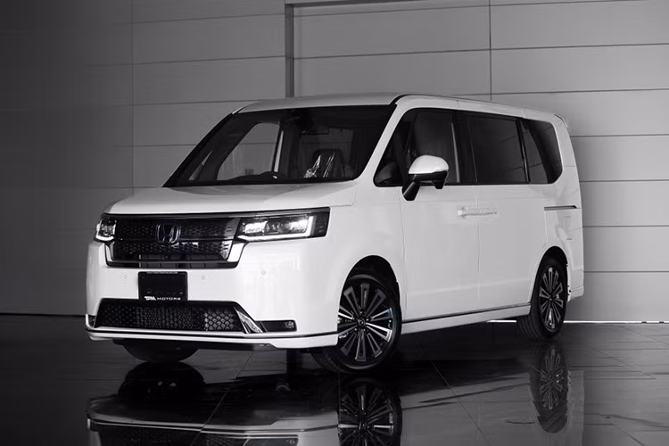 Hiện vẫn chưa có thông tin về giá bán hay thông số kỹ thuật của Honda StepWGN e:HEV dành cho thị trường Indonesia. Chỉ biết rằng, xe sẽ dùng hệ truyền động hybrid của hãng Honda. Hiện chưa rõ sau Indonesia, hãng Honda có kế hoạch bán mẫu MPV này ở những thị trường Đông Nam Á khác như Việt Nam hay không.