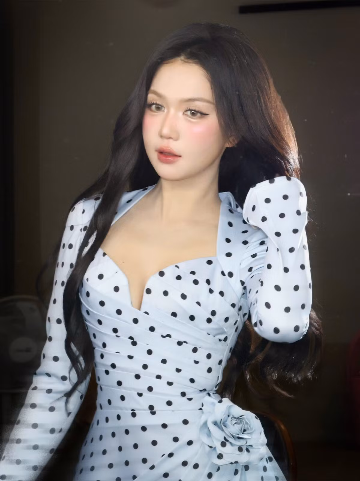 Hiện tại, Ngọc Trinh đang bận rộn với nhiều dự án mới. Trên trang cá nhân, cô thường xuyên chia sẻ những khoảnh khắc làm việc, từ buổi chụp hình thời trang đến các chiến dịch quảng bá cho thương hiệu cá nhân.