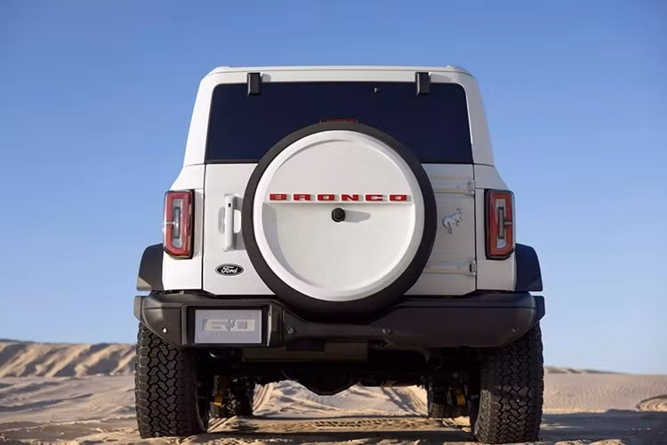 Chi phí của gói nâng cấp kỷ niệm 60 năm dành cho mẫu xe SUV Ford Bronco 2026 này sẽ từ 635 – 795 USD (tương đương khoảng 16,5 - 20,6 triệu đồng).