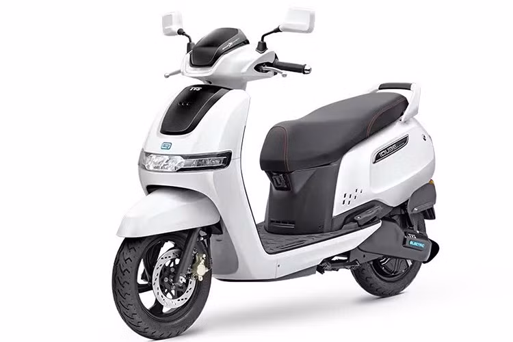 Dự kiến, mẫu xe mới sẽ có giá dưới 90.000 rupee (tương đương dưới 27 triệu đồng), thấp hơn mức giá khởi điểm khoảng 100.000 rupee (khoảng 30 triệu đồng) của TVS iQube – phiên bản xe điện đang bán tại Ấn Độ.