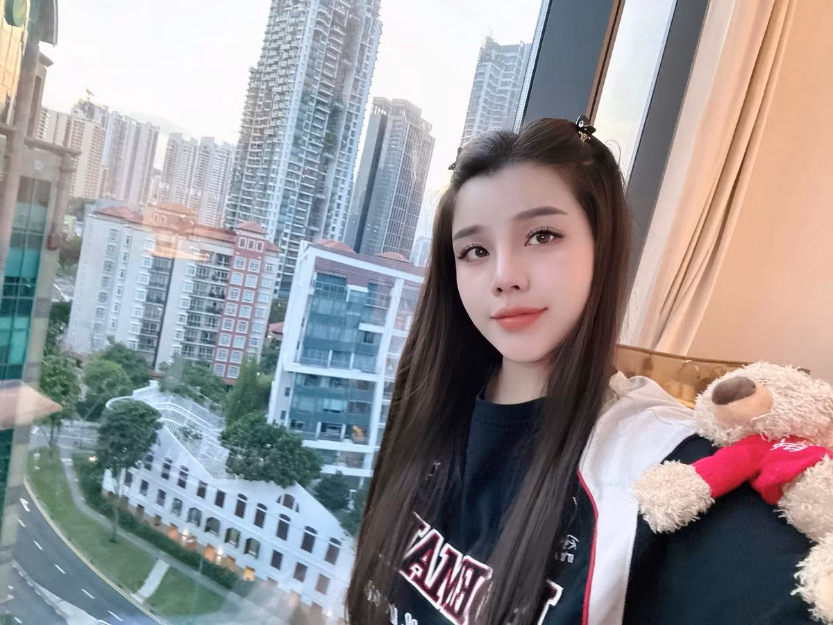 Pha phản pháo cực gắt và dí dỏm khiến dân mạng vừa cười xỉu vừa tiếp tục tò mò: Rốt cuộc, Khánh Linh đang đá xéo ai?