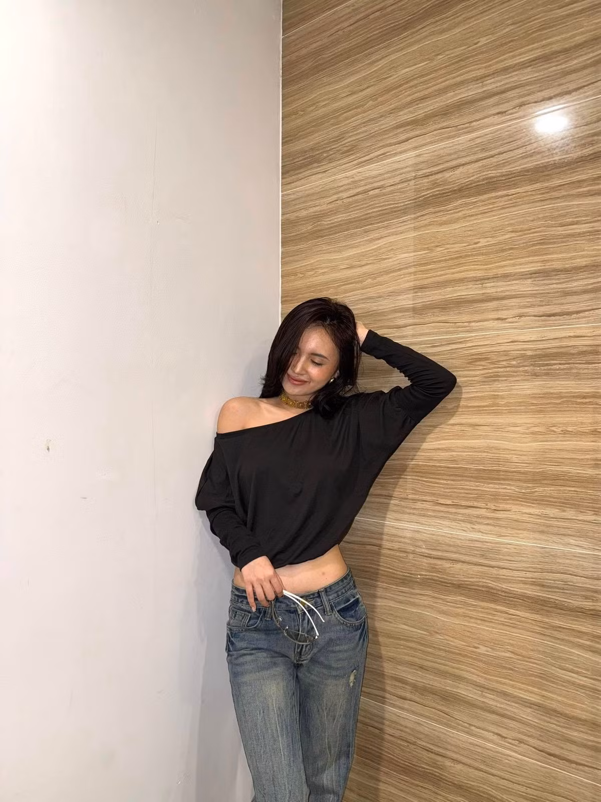 Sở hữu nền tảng nghệ thuật vững chắc từ gia đình: mẹ là huyền thoại thể thao, bố là nhạc sĩ đình đám, Ngân Hà còn có thêm lợi thế ngoại hình và kỹ năng trình diễn – combo cực mạnh cho một nghệ sĩ Gen Z tiềm năng.