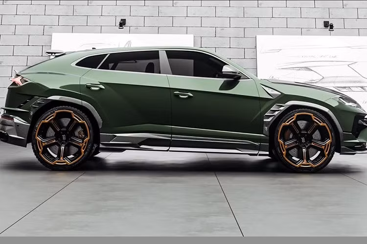 Chiếc Lamborghini Urus độ Larte Design này với nắp ca-pô sợi carbon được tạo hình dữ dằn với khe thông gió khổng lồ, cản trước tái thiết kế mang diện mạo ấn tượng. Phía trước của Urus có các vòm bánh xe làm từ sợi carbon hoàn toàn mới, có thêm chắn bùn trước lắp đầy các khoảng trống so với nguyên bản.