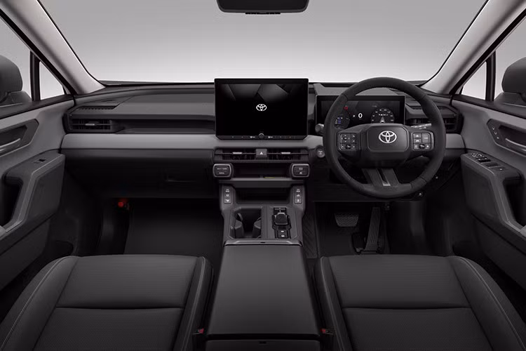 Toyota cũng cung cấp các gói trang bị tùy chọn nhằm tăng tính cá nhân hóa. Phiên bản Z có thể đi kèm gói Lifestyle với bodykit Modellista và nhiều phụ kiện, giá từ 538.340 yên. Trong khi đó, bản Adventure có gói Outdoor với mức giá 508.310 yên, nhấn mạnh phong cách dã ngoại và khám phá.