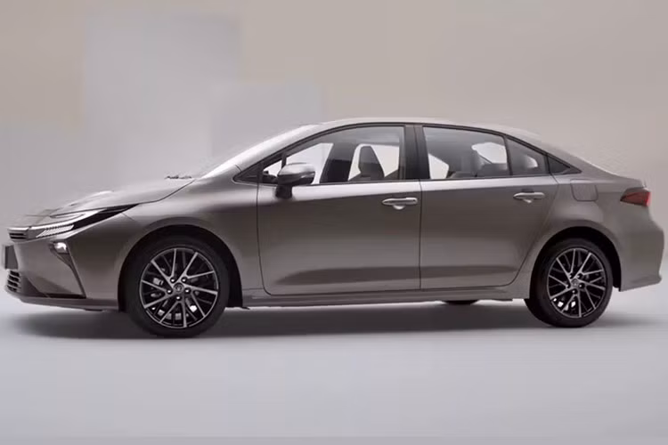 Cả hai mẫu sedan Toyota Corolla và Levin L 2026 đều được kéo dài trục cơ sở thêm 50 mm, nâng tổng chiều dài trục cơ sở lên 2.750 mm – giúp cải thiện đáng kể không gian để chân cho hàng ghế sau, yếu tố được người dùng Trung Quốc đánh giá cao.