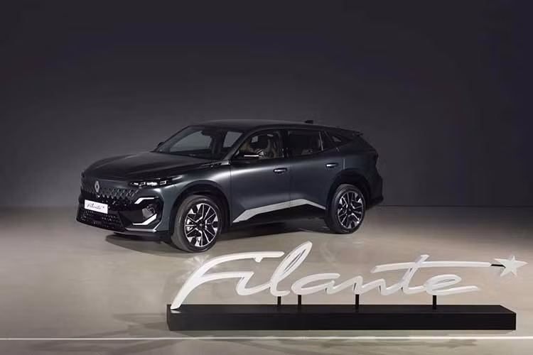 Renault Filante 2026 mới là một mẫu SUV dựa trên nền tảng CMA, được kỳ vọng sẽ trở thành mẫu xe chủ lực của thương hiệu ôtô Pháp tại Hàn Quốc, cũng như các thị trường khác ở Nam Mỹ và các quốc gia vùng Vịnh – đúng vậy, hiện tại vẫn chưa có thông tin về việc đưa mẫu xe này đến châu Âu.