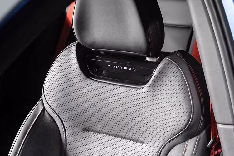 Cả ba phiên bản SUV điện cỡ nhỏ của Mitsubishi đều dùng pin LFP dung lượng 57,5kWh, cho phạm vi hoạt động lên tới 516 km với cấu hình một cầu và 466 km với dẫn động bốn bánh (theo chuẩn NEDC). Tuy nhiên, phạm vi này dự kiến sẽ giảm còn khoảng 430 km và 400 km theo chuẩn WLTP thực tế hơn.