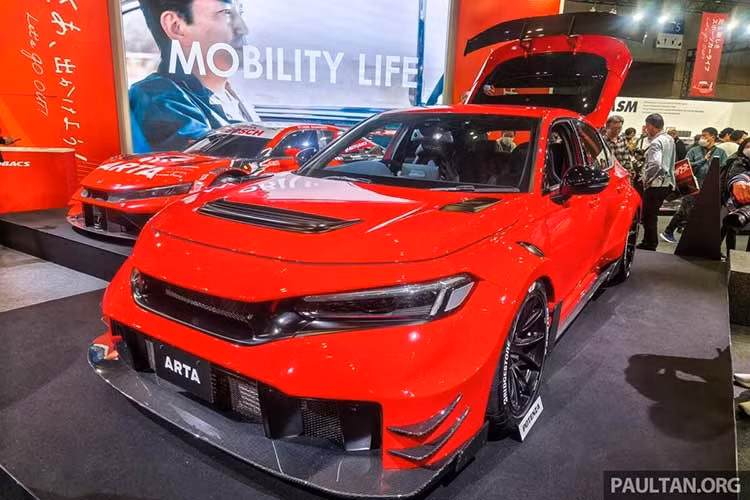 Tuy nhiên, chi phí độ Honda Civic Type R không phải là rào cản duy nhất, vì hãng xe Honda chỉ sản xuất giới hạn đúng 20 chiếc và quyền mua sẽ được phân phối thông qua hình thức rút thăm may mắn.