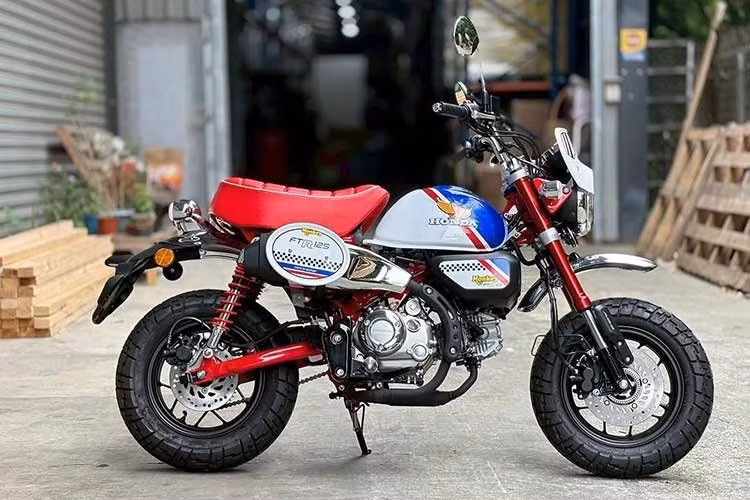 Đối với nhiều người chơi xe trên thế giới cũng như Việt Nam, cái tên Honda FTR250 hay FTR223 sẽ để lại ấn tượng đặc biệt. Đó là những mẫu xe được tạo hình đúng theo chiếc RS750 huyền thoại, chiếc xe đua flat tracker đã giành được 4 chức vô địch giải AMA Grand National tại Mỹ liên tiếp trong những năm 1980, vượt mặt cả Harley-Davidson XR750.