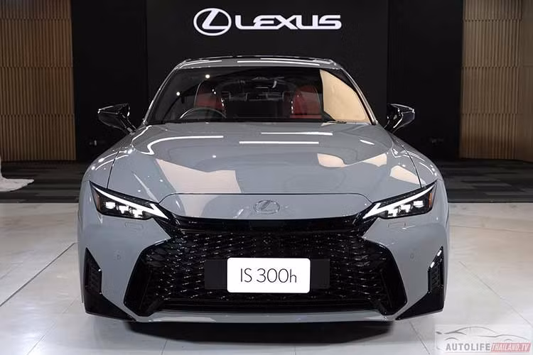 Với những nâng cấp về thiết kế, công nghệ và trang bị, Lexus IS300h 2026 được kỳ vọng sẽ tiếp tục duy trì sức hút trong phân khúc sedan hạng sang hybrid khi chính thức công bố giá bán tại Motor Show 2026.
