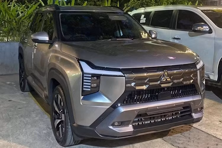 Mitsubishi Destinator đã chính thức được thông báo lịch ra mắt vào ngày 1/12 tại TP.HCM. Mẫu SUV 7 chỗ hoàn toàn mới này hứa hẹn sẽ tạo ấn tượng, nhờ thiết kế hiện đại, khả năng vận hành ấn tượng và loạt công nghệ thông minh.