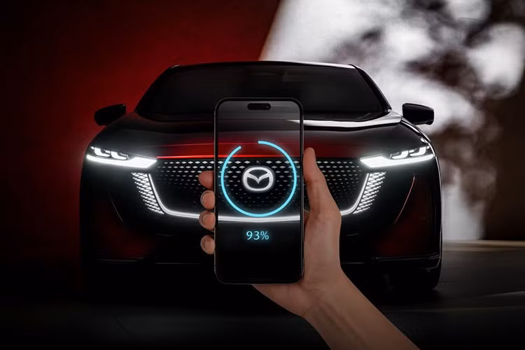 Đây không phải là lần đầu Mazda hợp tác với Deepal: tại một số thị trường như châu Âu và Úc, mẫu Mazda6 cũng đã được thay thế bằng một phiên bản điện hóa mang tên Mazda6e – thực chất là mẫu xe Deepal EZ-6 với logo Mazda.