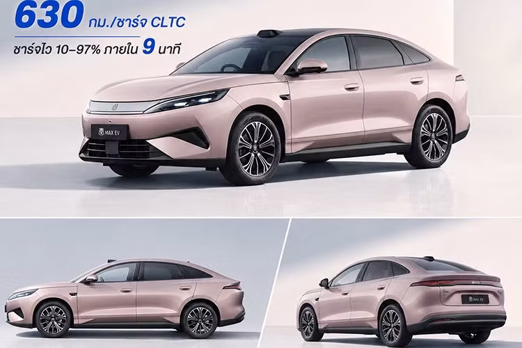 Phía sau cũng được tinh chỉnh với cụm đèn hậu LED nối liền hai bên có thiết kế mới. Trong khi đó, vị trí gắn biển số được chuyển lên nắp cốp. Theo hồ sơ đăng ký với Bộ Công nghiệp và Công nghệ thông tin Trung Quốc (MIIT), BYD Qin Max có kích thước dài x rộng x cao lần lượt 4.866 x 1.880 x 1.495 mm cùng chiều dài cơ sở 2.820 mm.