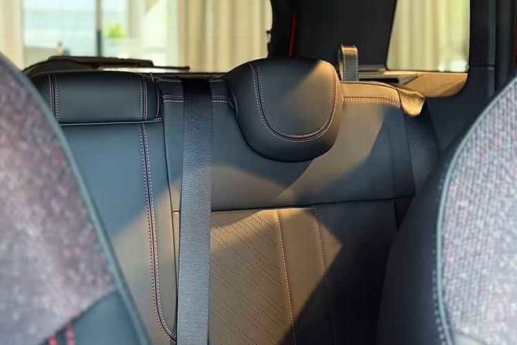 Ngoài ra, MINI Aceman còn được trang bị Driving Assistant Plus, MINI Experience Modes, MINI Digital Key cùng nhiều công nghệ hỗ trợ người lái và kết nối hiện đại.