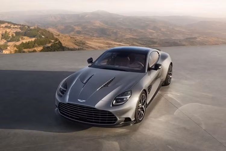 Aston Martin đang kỷ niệm 25 năm ra mắt dòng xe Vanquish trang bị động cơ V12 với một phiên bản giới hạn. Được gọi là Vanquish 25, chỉ có 25 chiếc Coupe và 25 chiếc Volante được sản xuất trên toàn thế giới.
